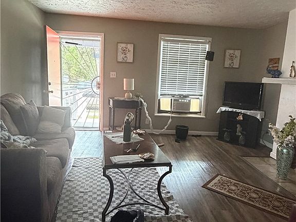 5th image of 417 Holt St
