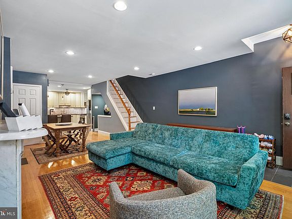 3rd image of 2021 Bainbridge St