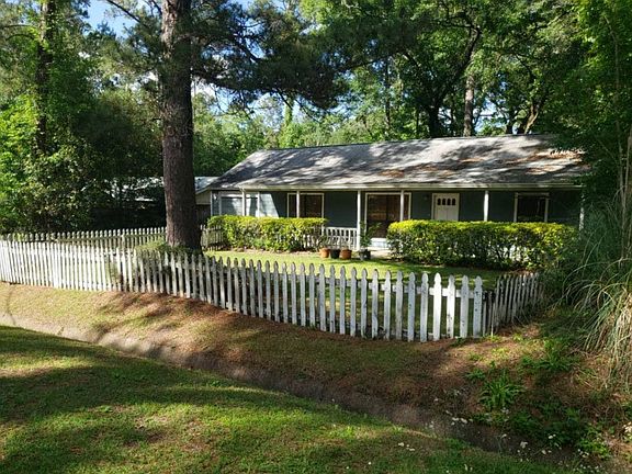 2nd image of 3700 Wood Hill Dr