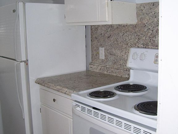 Stove and Refrigerator included