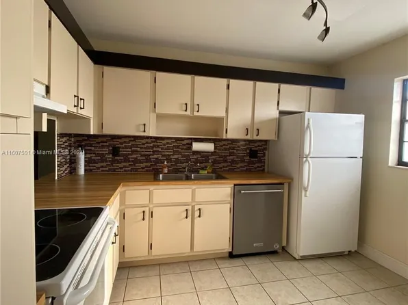 275 Gate Rd APT 214, Hollywood, FL 33024