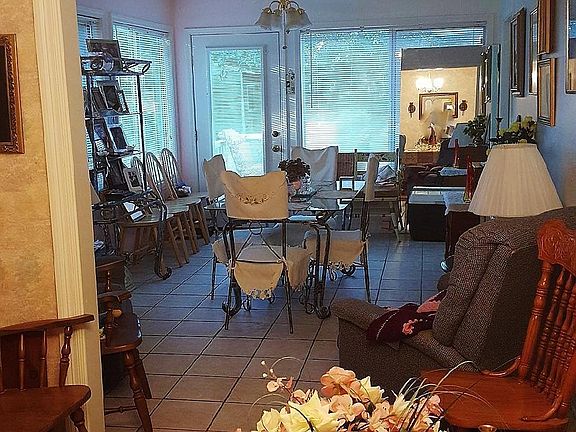 2nd image of 102 Pecan Park Dr