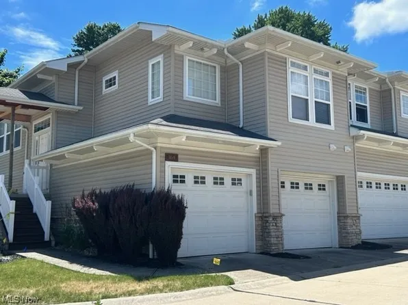 164 Stonegate Cir, Seven Hills, OH 44131