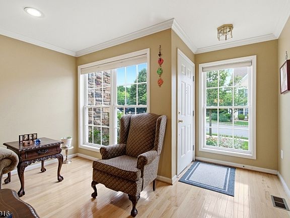4th image of 16 Magnolia Way