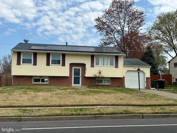 137 Kelly Driver Rd, Laurel Springs, NJ 08021