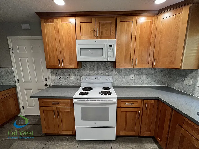1567 Oriole Ave — Photo 13