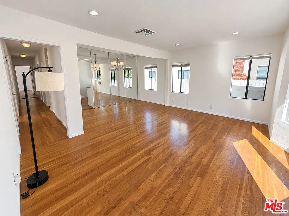 5 bed, 2.0 bath, 1646 sqft, $5,800 — Photo 2