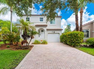 690 NW 159th Ln, Pembroke Pines, FL 33028