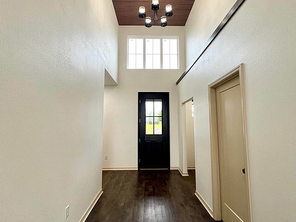 5th image of 130 Castle Pines Dr