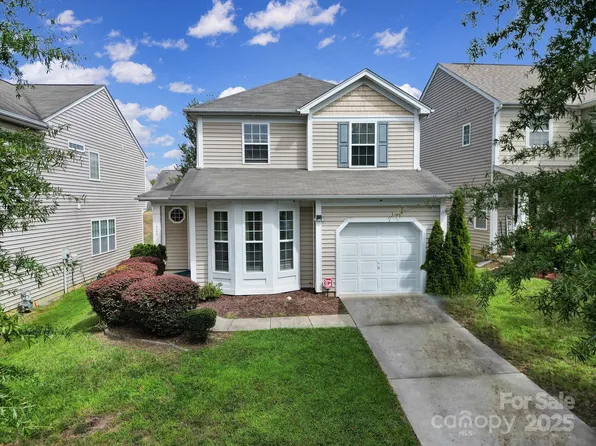 920 Old Forester Ln, Charlotte, NC 28214