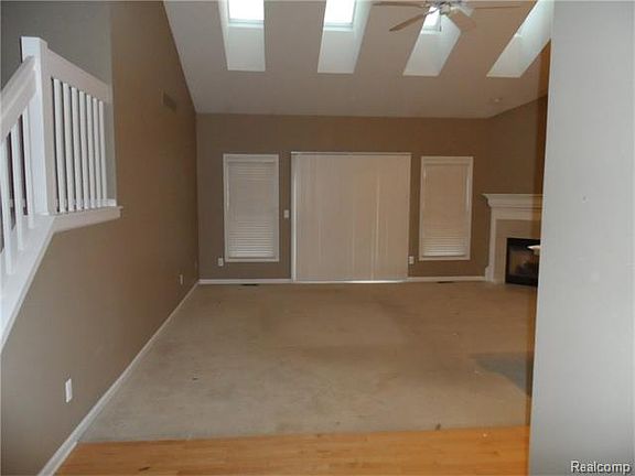 5th image of 324 Pinecliff Ct