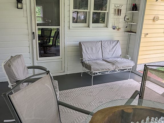 Sunporch leading into the kitchen.
