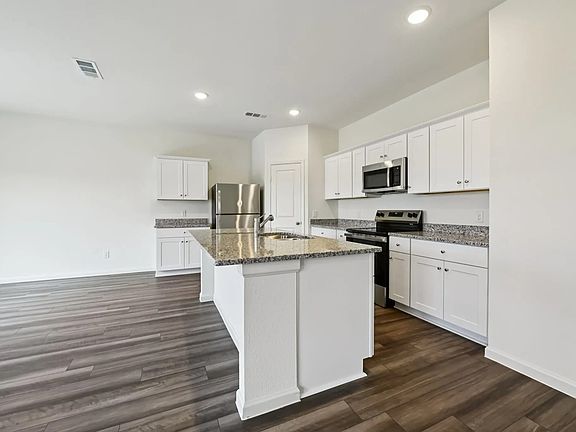 4th image of 5506 Hastings Ln