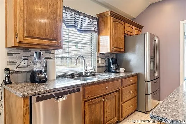 4 bed, 2.0 bath, 2483 sqft, $2,250 — Photo 3