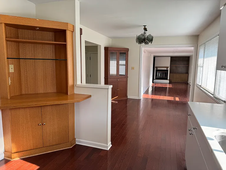 860 Madelyn Dr — Photo 5