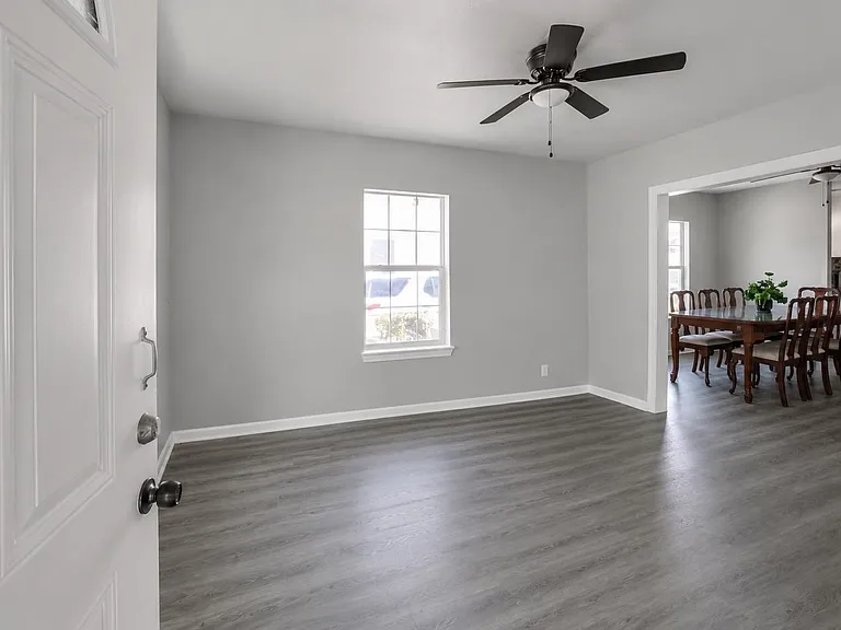 220 Engel St — Photo 3