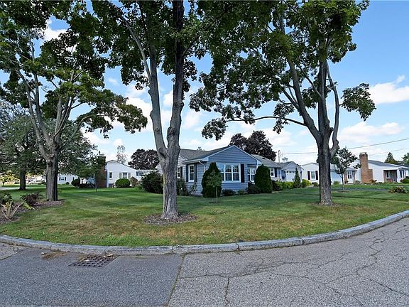 2nd image of 220 Don Ave
