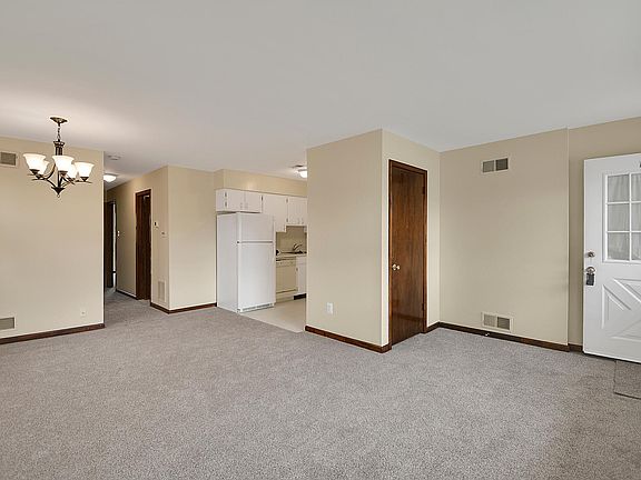 4th image of 602 Country Ln APT A