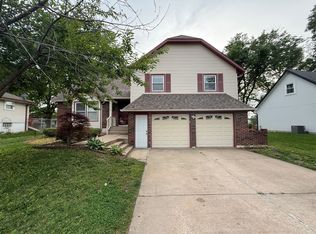 6304 Greenwood St, Shawnee, KS 66216
