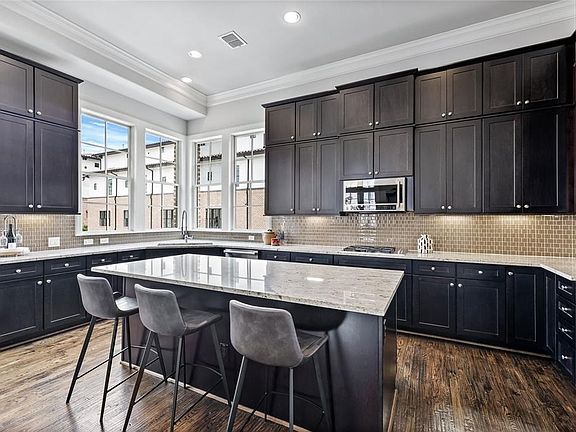 3rd image of 5231 Weiss Ln