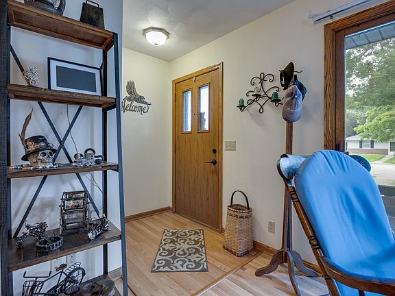 5th image of 1505 Holly Dr