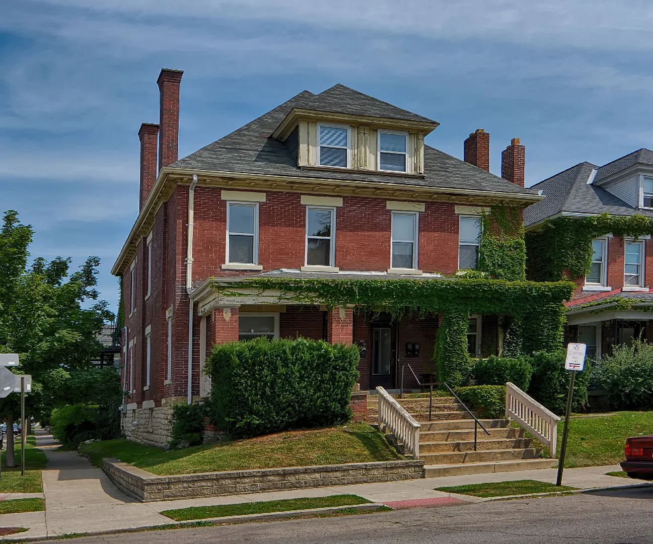 5 bed, 2.0 bath, $2,999 — Photo 1
