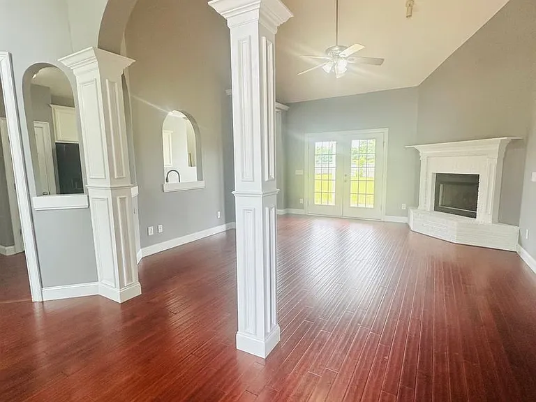 709 Loudon Hill Dr — Photo 3