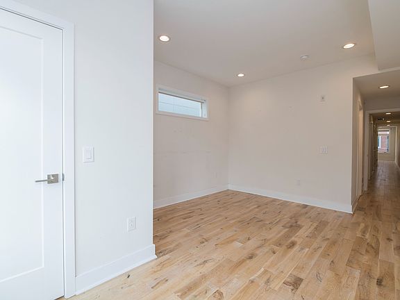 2nd image of 1626 Poplar St Unit 4