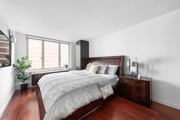 Sold by Triplemint | media 3