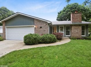 1709 Casa Solana Dr, Wheaton, IL 60189
