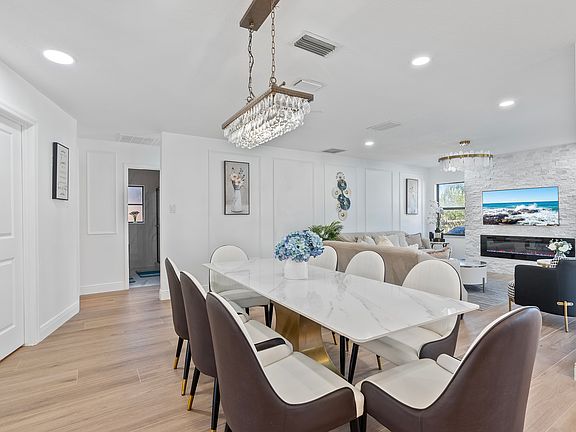 5th image of 4636 Bay Crest Dr