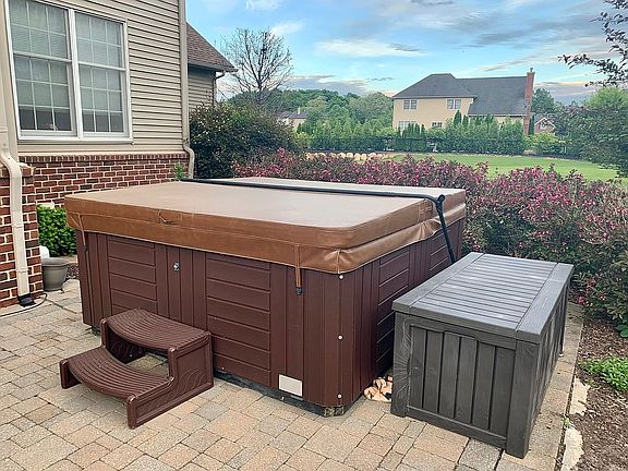 Hot tub 