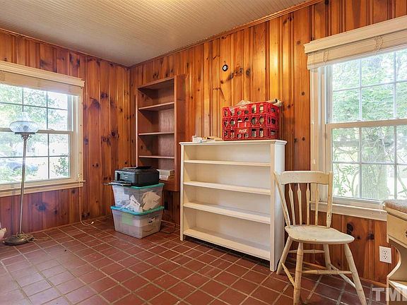 4th image of 205 Maplewood St