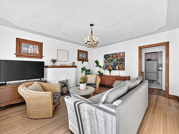 3rd image of 532 S 18th Ave NW