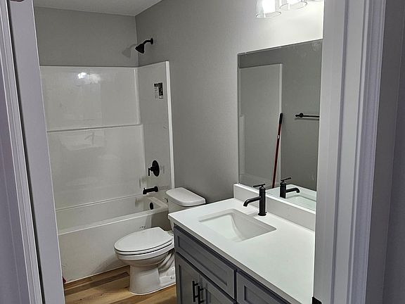 51 Grant Drive - Main Bath