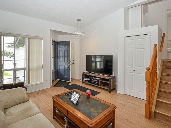 5th image of 45 Landsdowne Dr