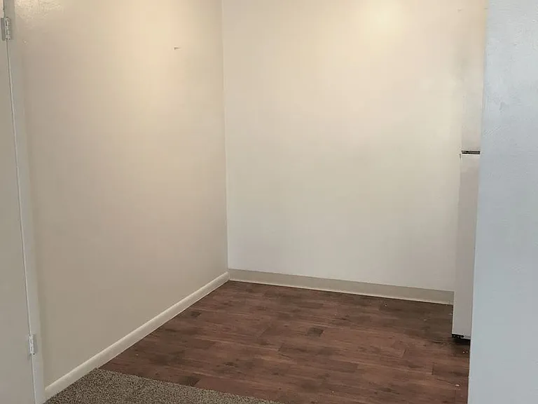 95 N Clarkson St Carolyn Arms Apartments — Photo 20