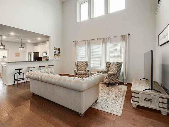 5th image of 208 Blue Hibiscus Dr