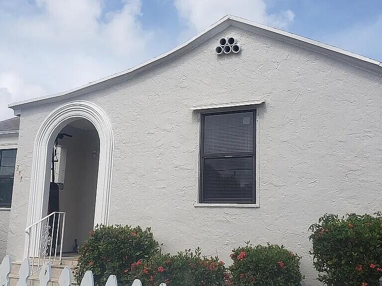 1st image of 711 Palm Beach Lakes Boulevard