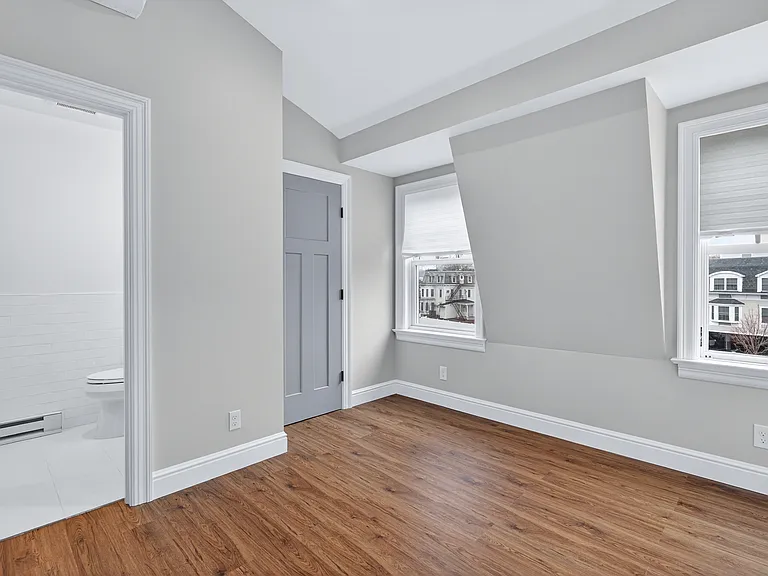 "Wiltshire" Apt 10 @ 3 Park St - 2 BR and 2 1/2 Duplex