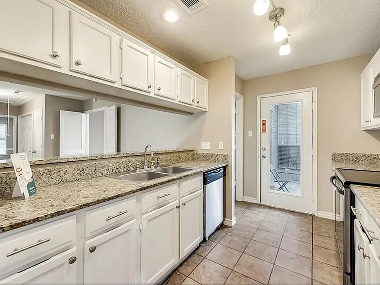 6820 Mountain Cedar Ln — Photo 6