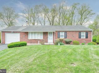 1335 Scenery Dr, Mechanicsburg, PA 17050