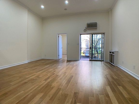 2nd image of 33 W 87th St APT 1B