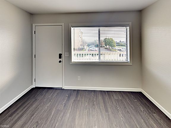 5th image of 22032 Arbor Ave APT E