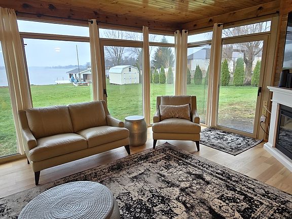 The 3 light sunroom facing southwest.