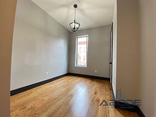 4th image of 372 Palmetto St #2L