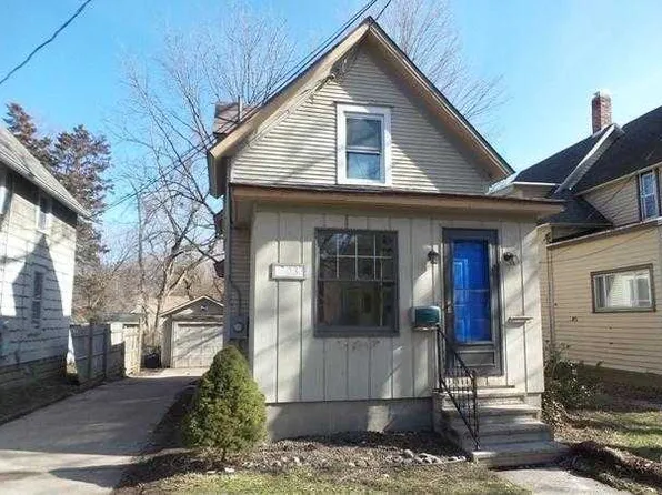 233 S Fairview Ave, Lansing, MI 48912