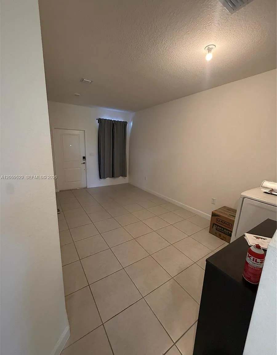 4 bed, 2.5 bath, 1807 sqft, $3,000 — Photo 2