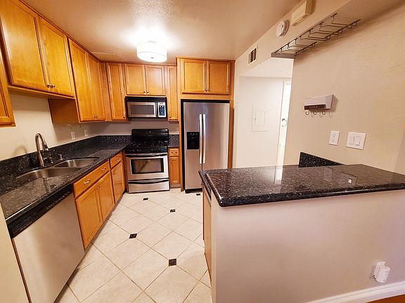 5th image of 22117 Burbank Blvd Unit 1