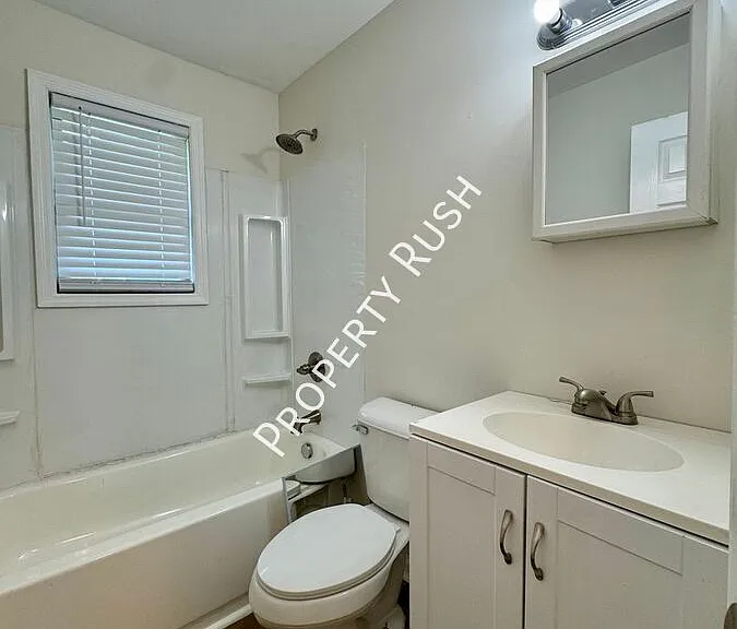 1718 Portland St #B — Photo 12